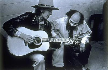 Bob Dylan e Allen Ginsberg. Foto de Elsa Dorfman (1975)