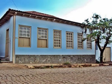 Casa onde nasceu Emílio Moura, em Dores do Indaiá - MG